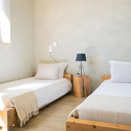 Lapoint Surf Camp * 에리세이라