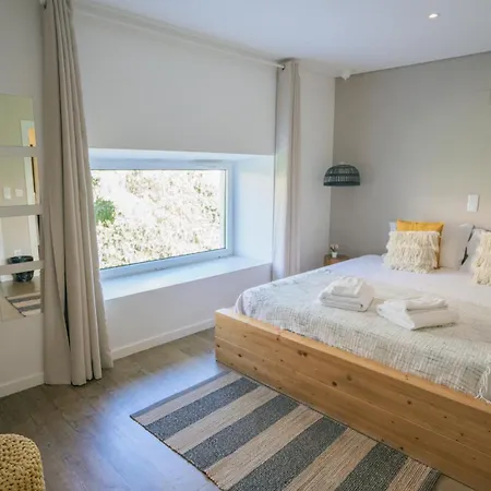 Lapoint Surf Camp * 에리세이라