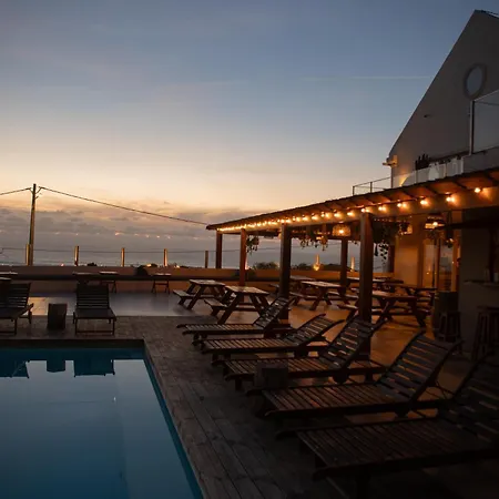 Lapoint Surf Camp 호스텔 *