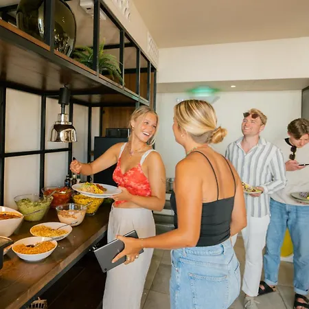 Hostal Lapoint Surf Camp *