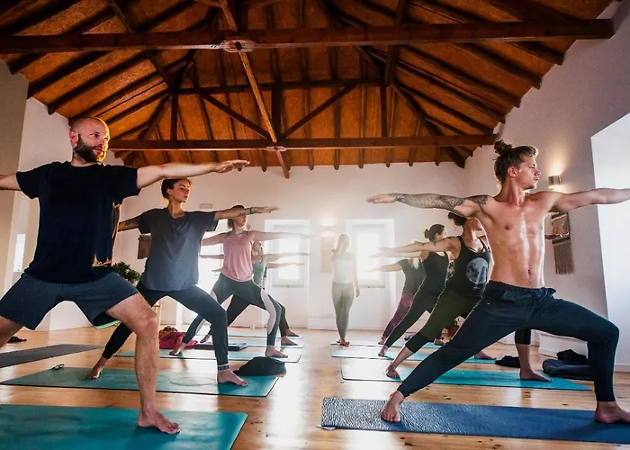 Lapoint Surf Camp بيت شباب إيريسييرا